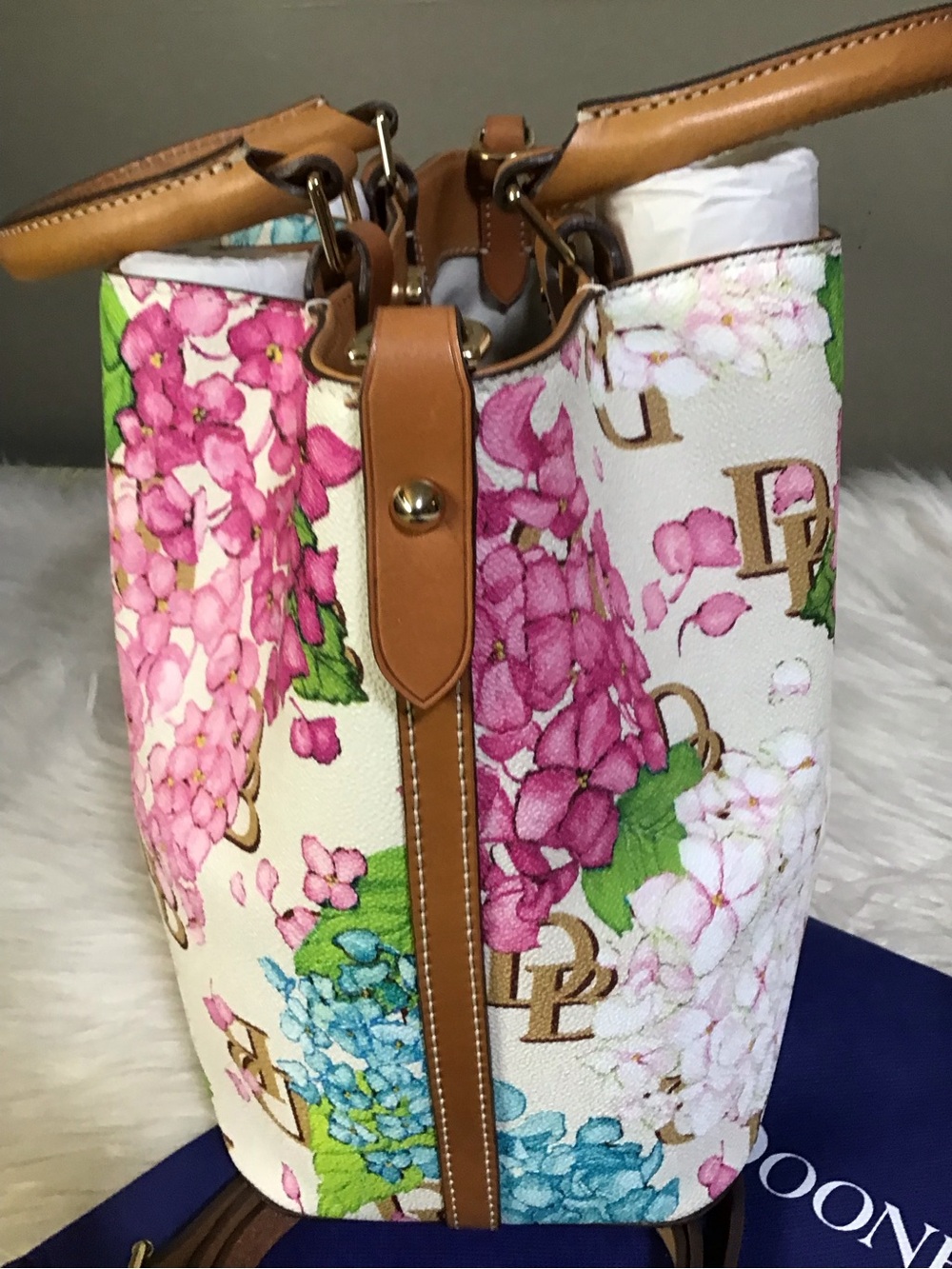 Dooney hydrangea monogram floral satchel Brenna - Picture 4 of 15